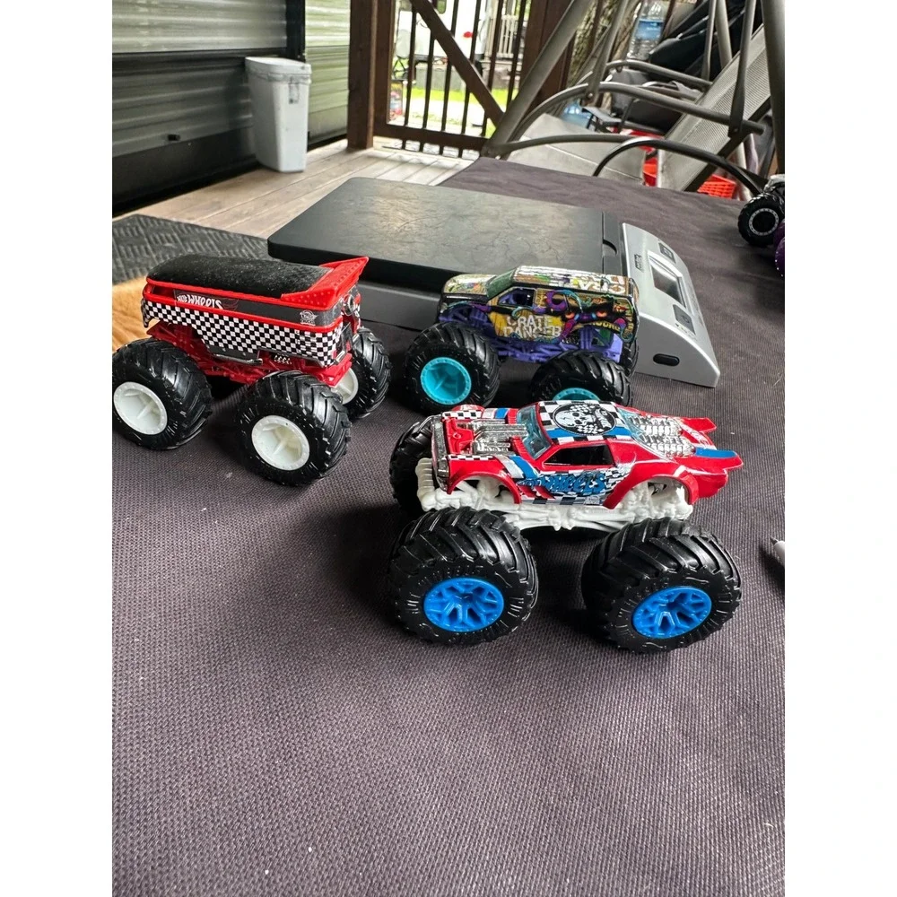 Hot Wheels Monster Trucks Lot of 3 Crate Danger VW‎ Drag Bus Night Shifter 1:64